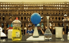 CIENTISTAS &Agrave; SOLTA NO MUSEU
