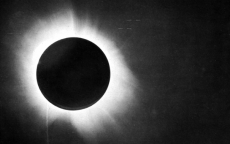 O ECLIPSE TOTAL DO SOL NA ILHA DO PR&Iacute;NCIPE